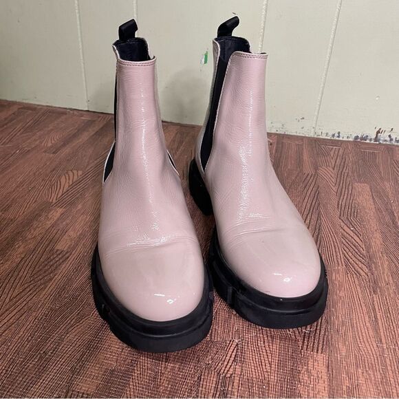 𝅺L’IDEA by Lori Patent Leather‎ Lug Sole Chelsea Boots Size 39 - Picture 2 of 8